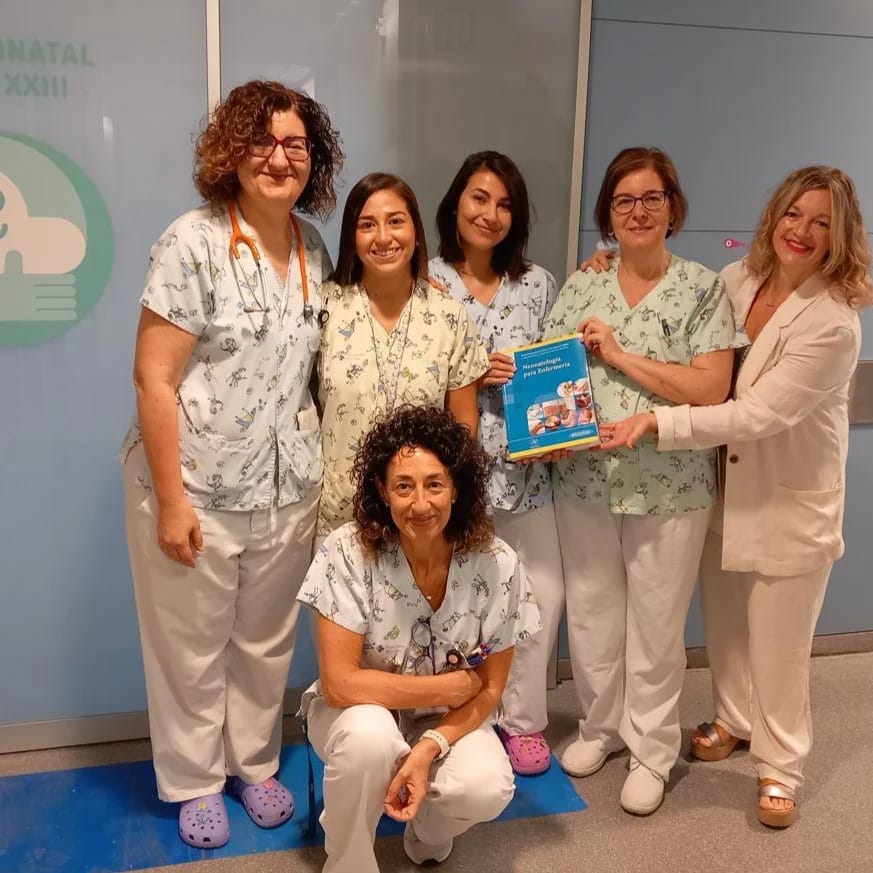 Donación Libro SEEN a la Enfermería Neonatal Española